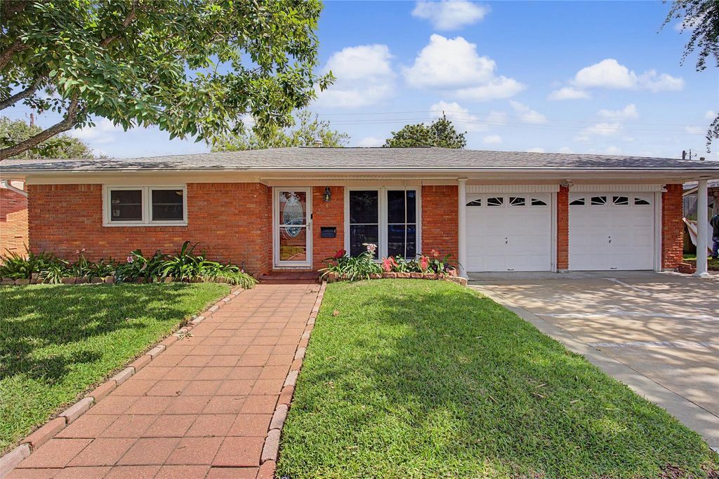 7213 Youpon Drive, Galveston, TX 77551