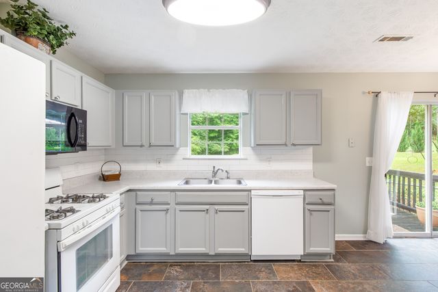 7108 Hummingbird Lane, Winston, GA 30187