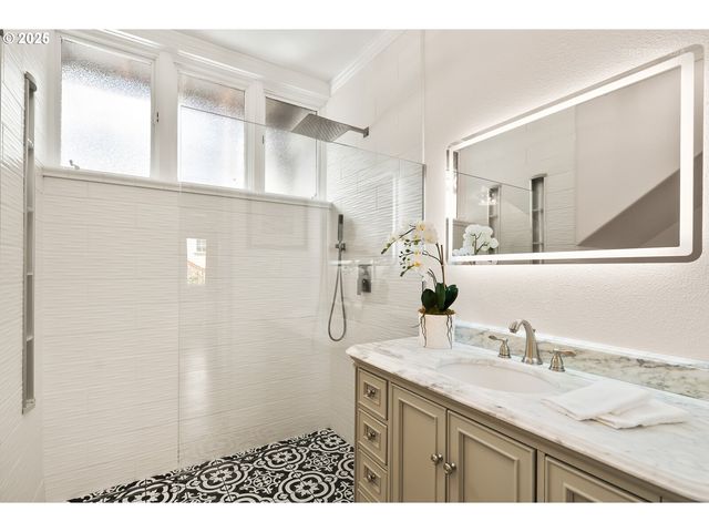 4405 GRANT St, West Linn, OR 97068