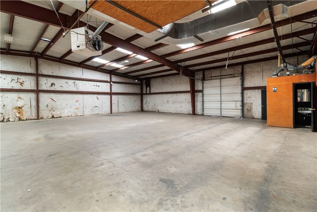 2616 S College Ave, Bryan, TX 77801