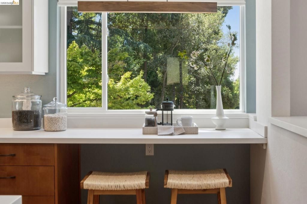 Image 18 of property listing at 5649 Castle Dr., Oakland, CA 94611