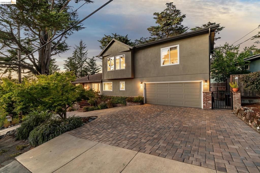 Image 2 of property listing at 5649 Castle Dr., Oakland, CA 94611