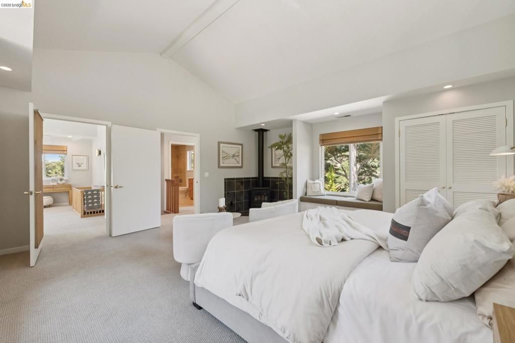 Image 22 of property listing at 5649 Castle Dr., Oakland, CA 94611