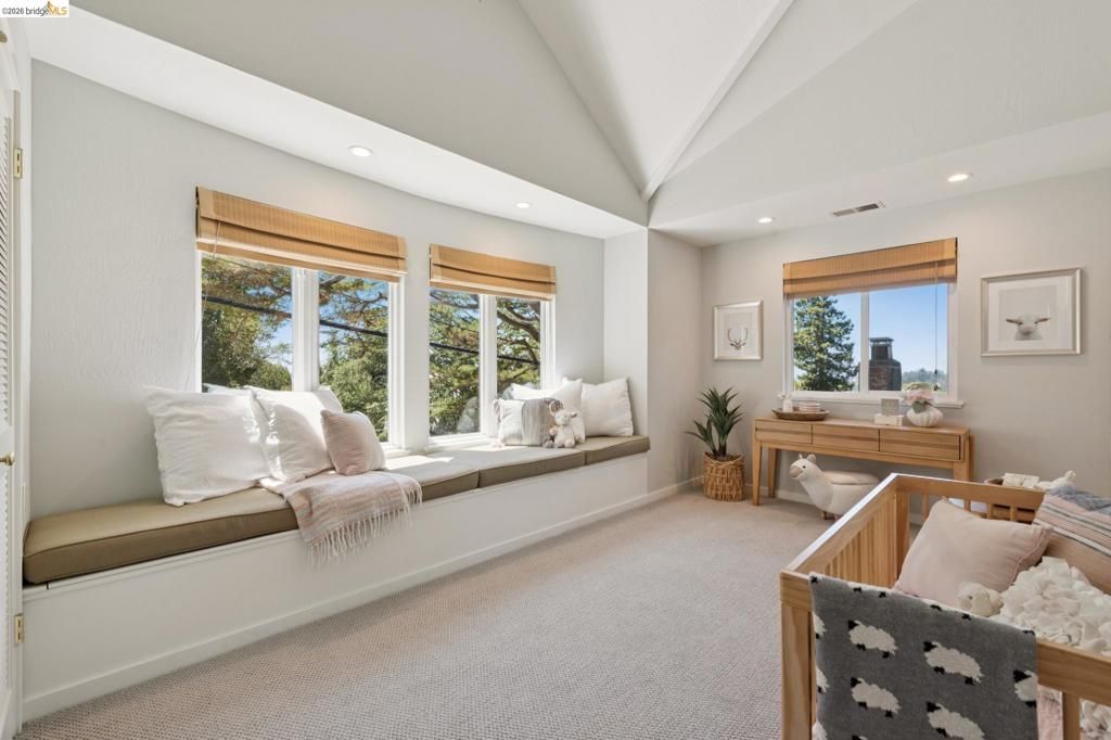 Image 25 of property listing at 5649 Castle Dr., Oakland, CA 94611