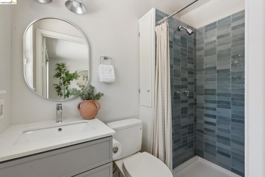 Image 30 of property listing at 5649 Castle Dr., Oakland, CA 94611