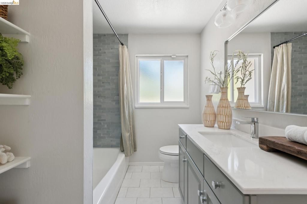 Image 33 of property listing at 5649 Castle Dr., Oakland, CA 94611