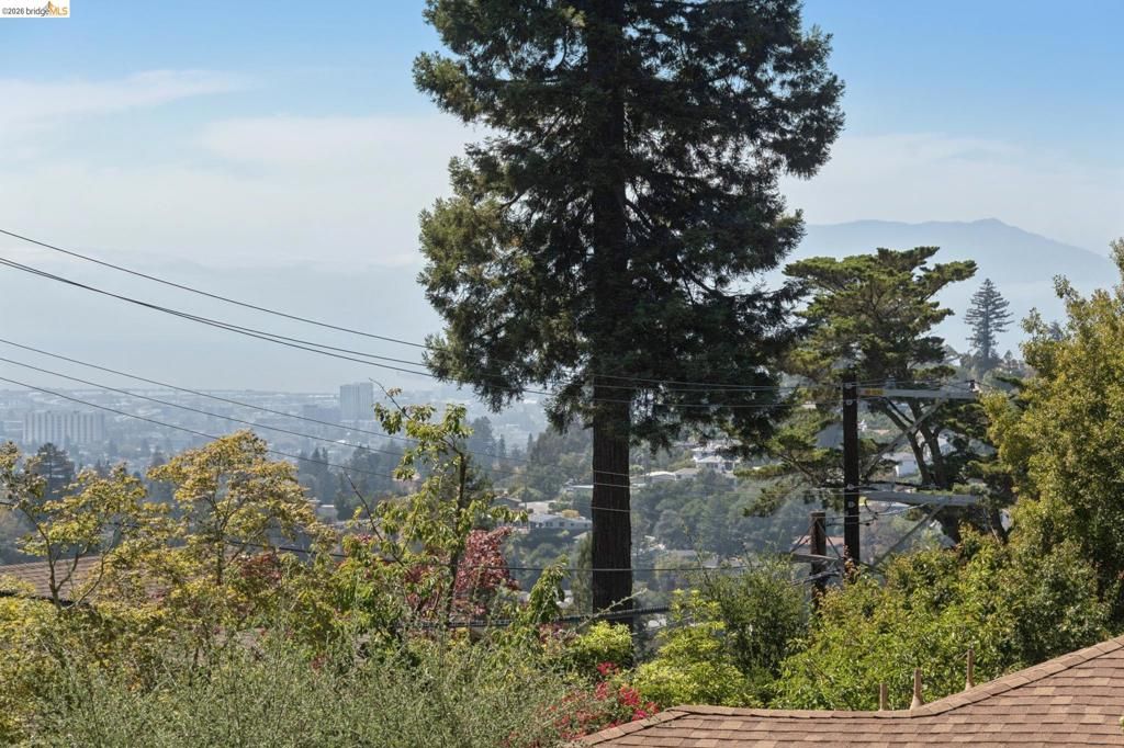 Image 48 of property listing at 5649 Castle Dr., Oakland, CA 94611