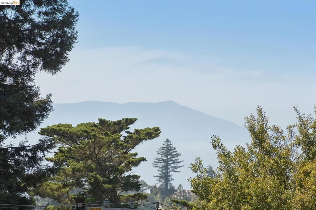 Image 49 of property listing at 5649 Castle Dr., Oakland, CA 94611