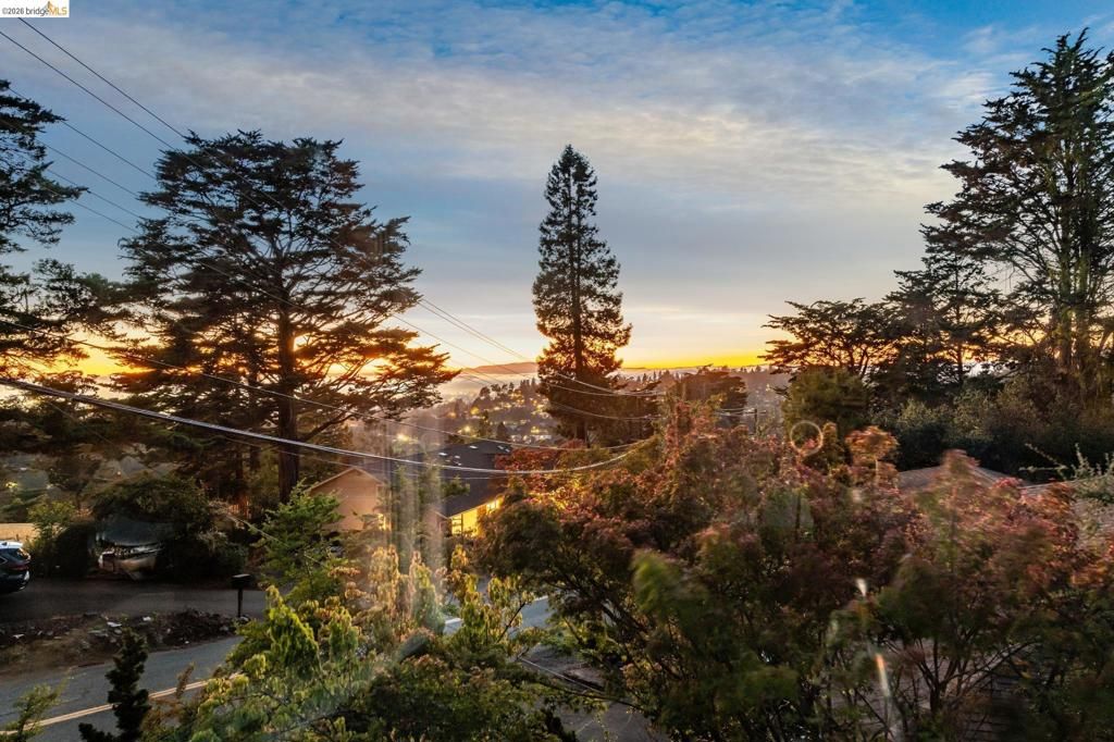Image 55 of property listing at 5649 Castle Dr., Oakland, CA 94611