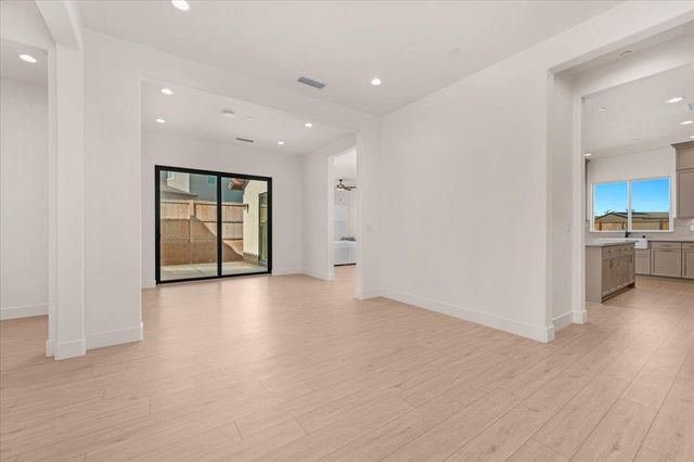 1023 Beaver Pond Loop, Madera, CA 93636