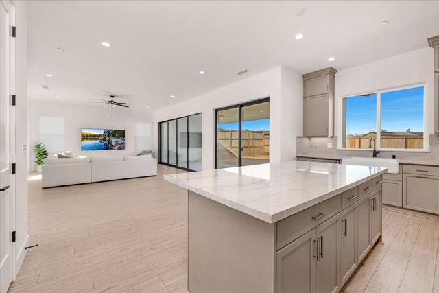 1023 Beaver Pond Loop, Madera, CA 93636