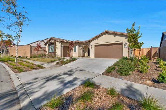 1023 Beaver Pond Loop, Madera, CA 93636