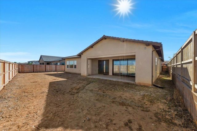 1023 Beaver Pond Loop, Madera, CA 93636