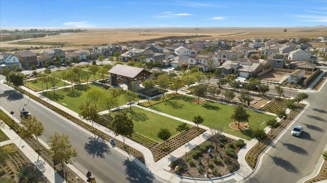 1023 Beaver Pond Loop, Madera, CA 93636