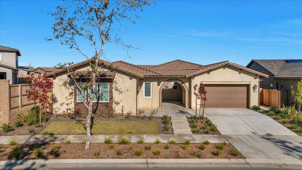 Image 1 of property listing at 1023 Beaver Pond Loop, Madera, CA 93636