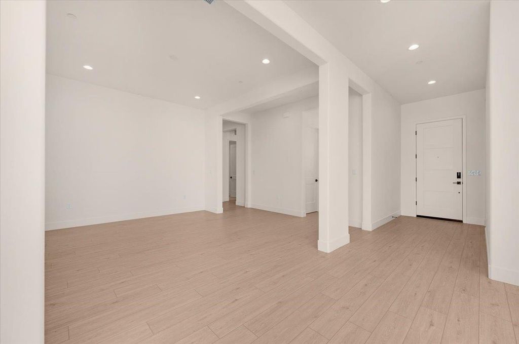 Image 11 of property listing at 1023 Beaver Pond Loop, Madera, CA 93636