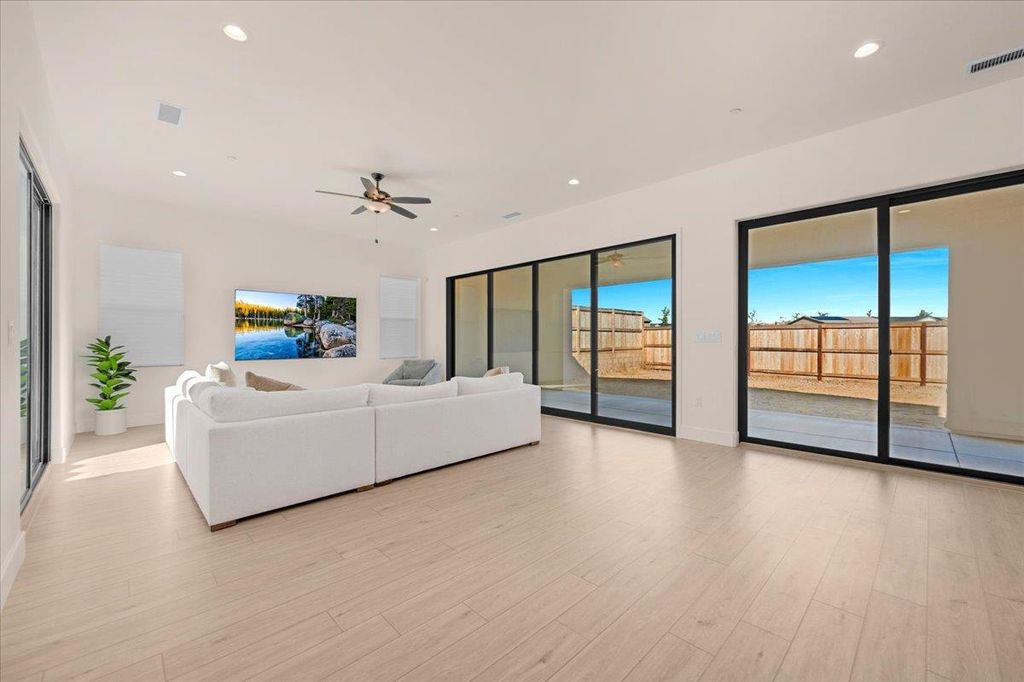 Image 13 of property listing at 1023 Beaver Pond Loop, Madera, CA 93636