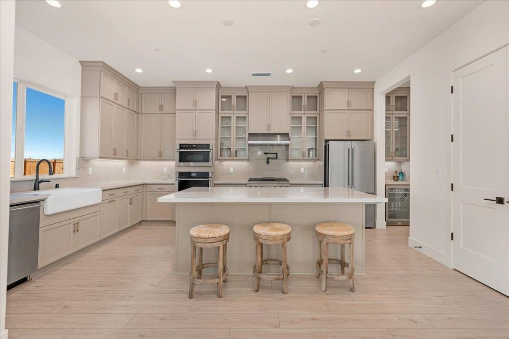 Image 19 of property listing at 1023 Beaver Pond Loop, Madera, CA 93636