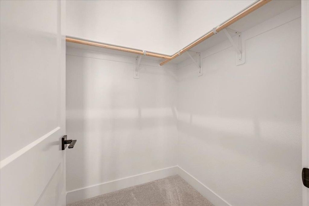 Image 27 of property listing at 1023 Beaver Pond Loop, Madera, CA 93636