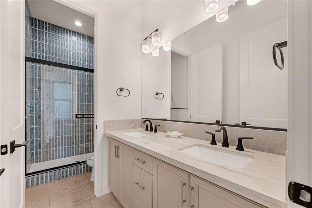 Image 30 of property listing at 1023 Beaver Pond Loop, Madera, CA 93636