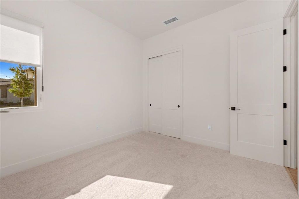 Image 32 of property listing at 1023 Beaver Pond Loop, Madera, CA 93636