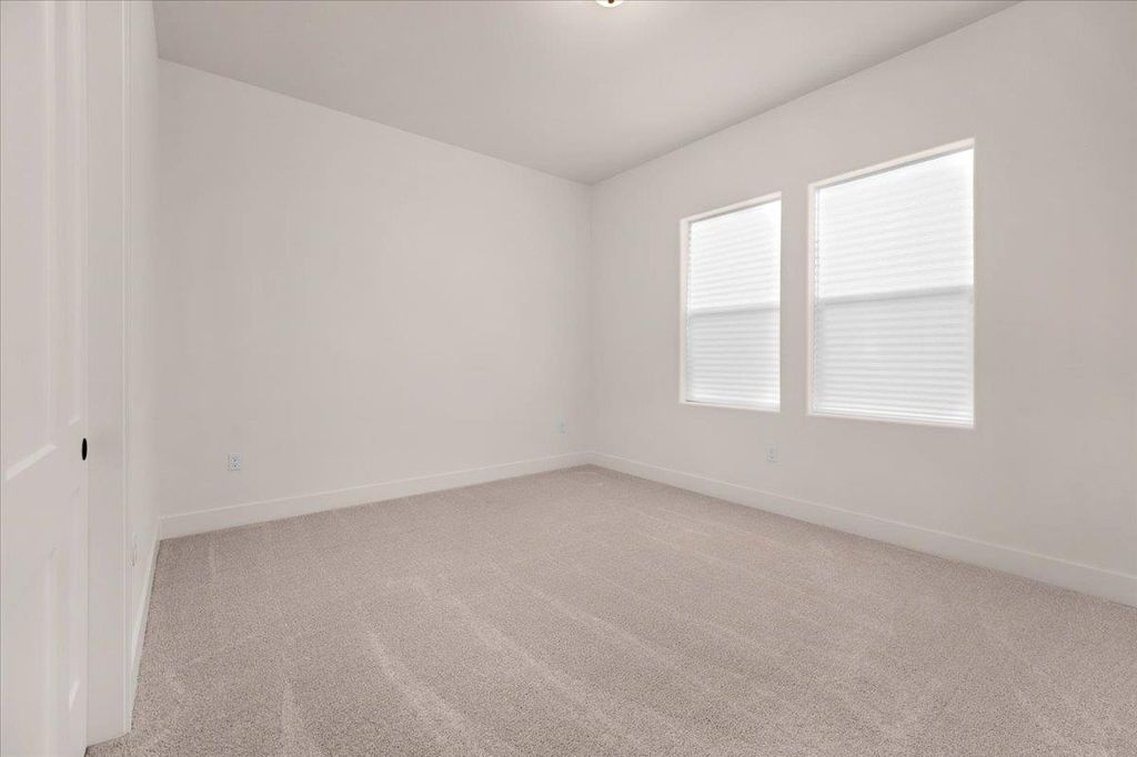 Image 33 of property listing at 1023 Beaver Pond Loop, Madera, CA 93636