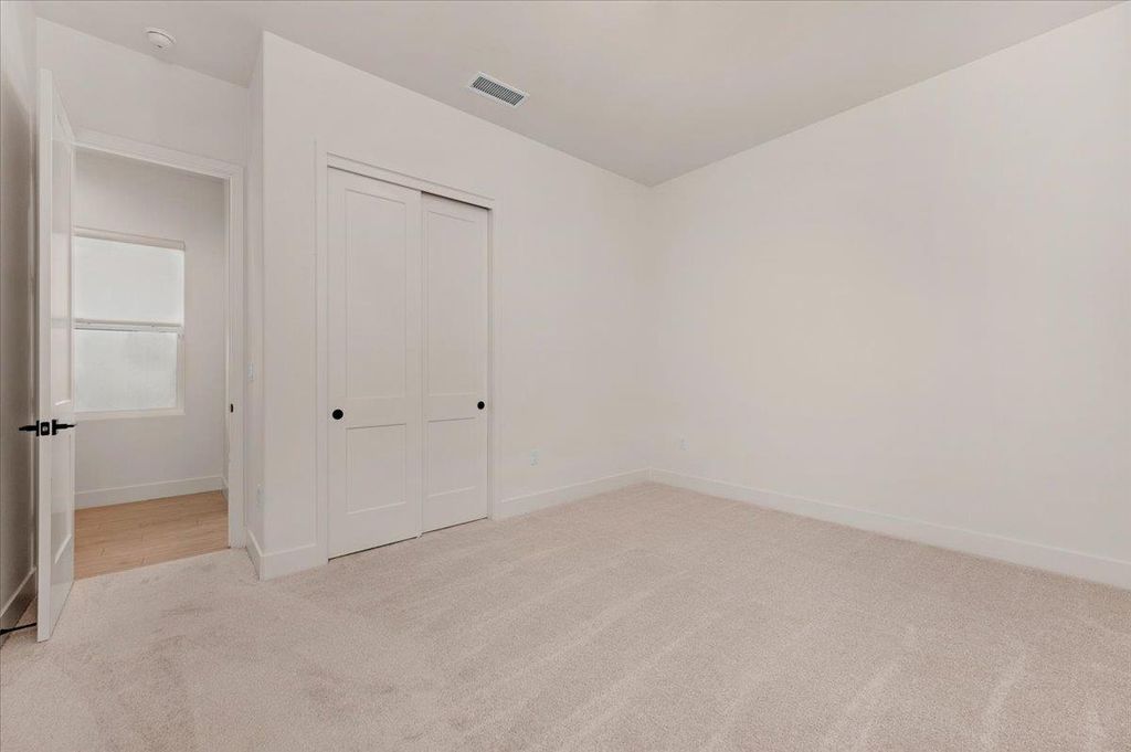 Image 34 of property listing at 1023 Beaver Pond Loop, Madera, CA 93636