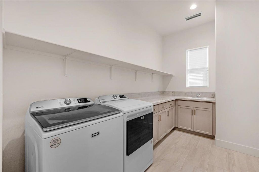 Image 36 of property listing at 1023 Beaver Pond Loop, Madera, CA 93636