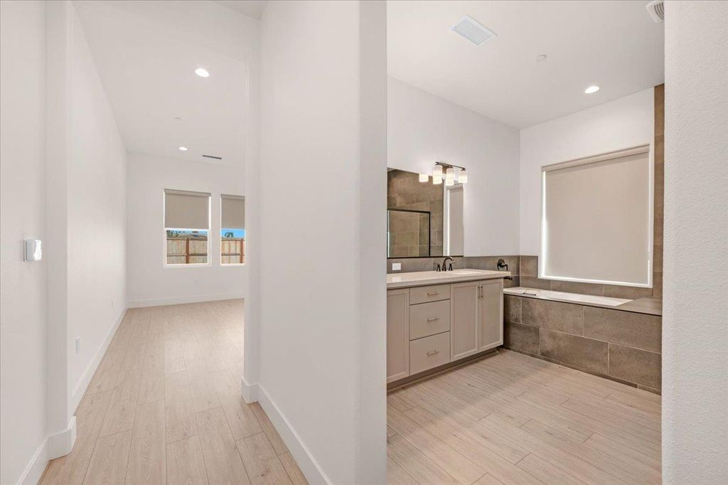 Image 37 of property listing at 1023 Beaver Pond Loop, Madera, CA 93636