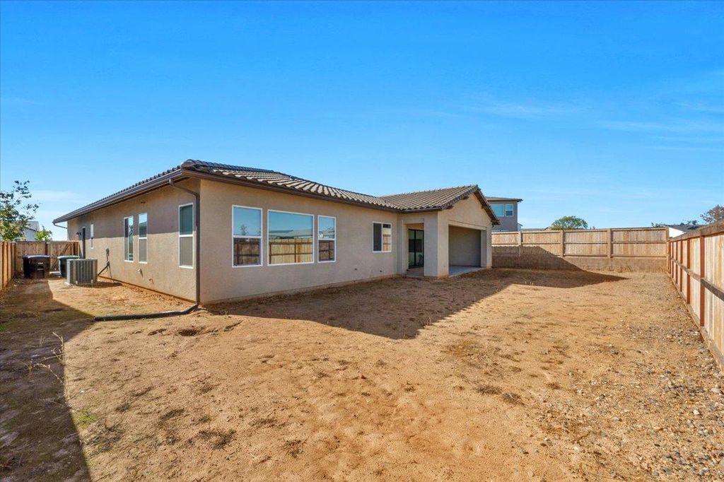 Image 51 of property listing at 1023 Beaver Pond Loop, Madera, CA 93636