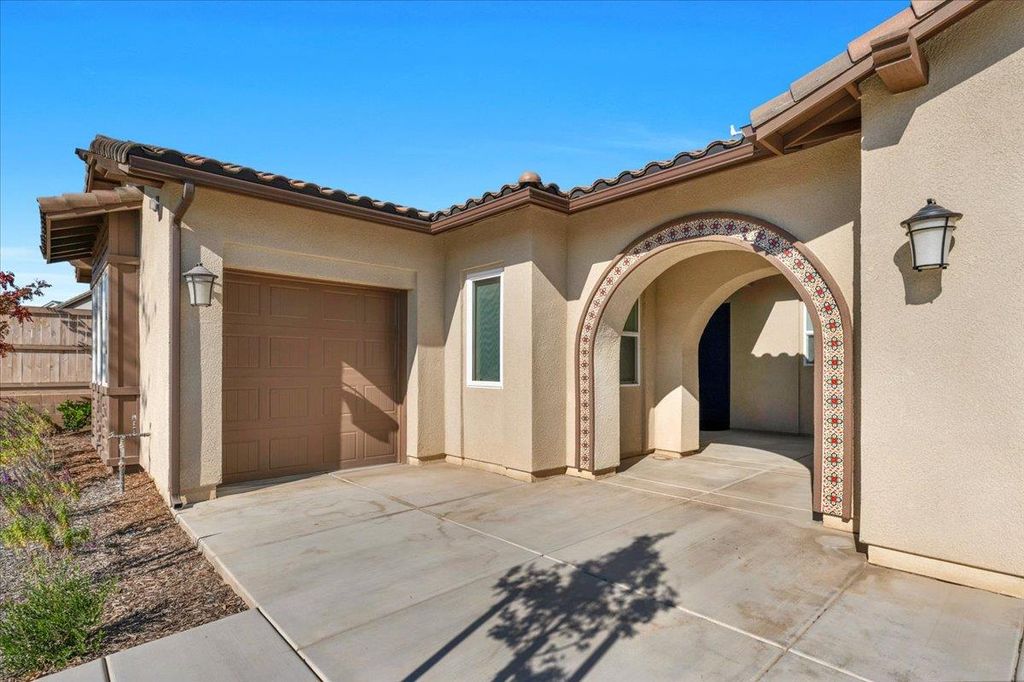 Image 7 of property listing at 1023 Beaver Pond Loop, Madera, CA 93636