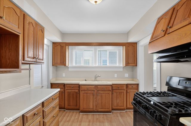 89 S 6th Avenue, Beech Grove, IN 46107