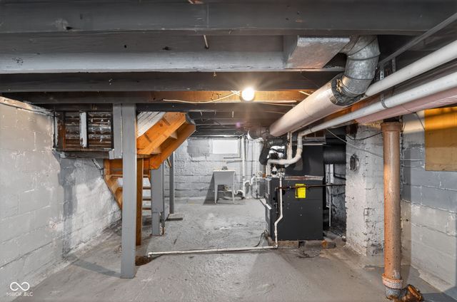 89 S 6th Avenue, Beech Grove, IN 46107