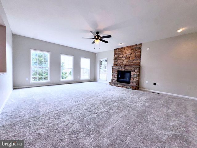 830 SAWGRASS DR, Charles Town, WV 25414