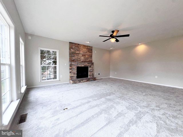 830 SAWGRASS DR, Charles Town, WV 25414