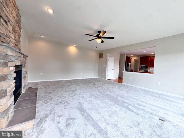 830 SAWGRASS DR, Charles Town, WV 25414