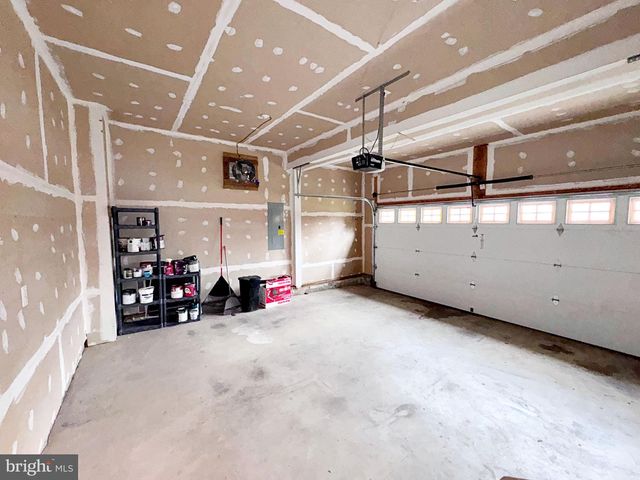 830 SAWGRASS DR, Charles Town, WV 25414