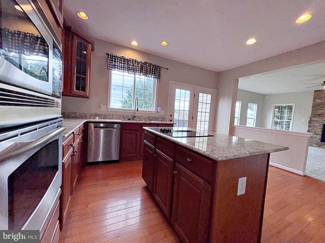 830 SAWGRASS DR, Charles Town, WV 25414