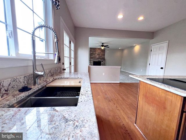 830 SAWGRASS DR, Charles Town, WV 25414