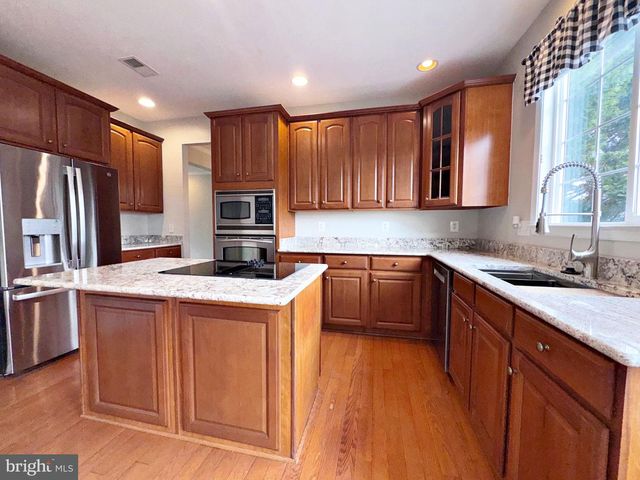 830 SAWGRASS DR, Charles Town, WV 25414