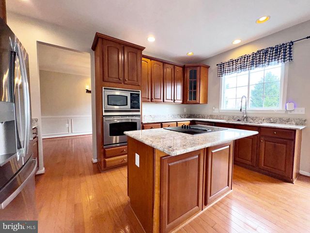 830 SAWGRASS DR, Charles Town, WV 25414