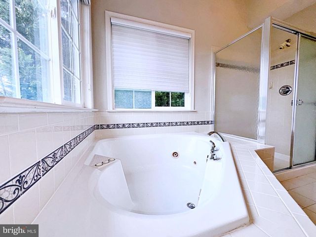 830 SAWGRASS DR, Charles Town, WV 25414