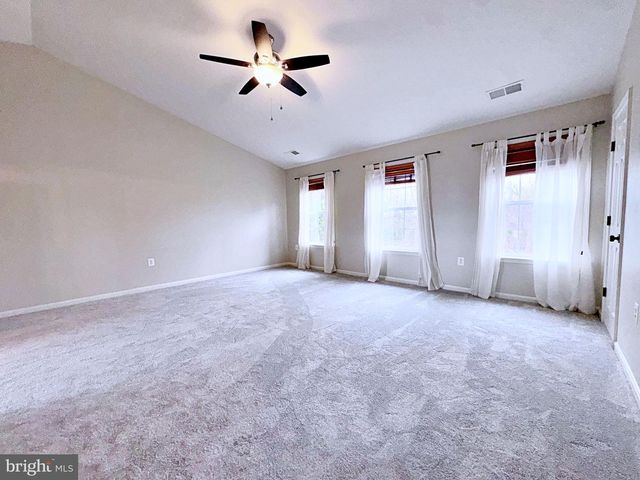 830 SAWGRASS DR, Charles Town, WV 25414