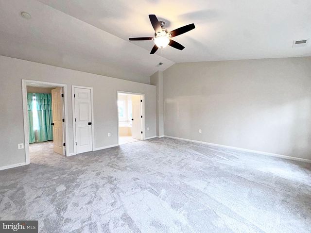 830 SAWGRASS DR, Charles Town, WV 25414