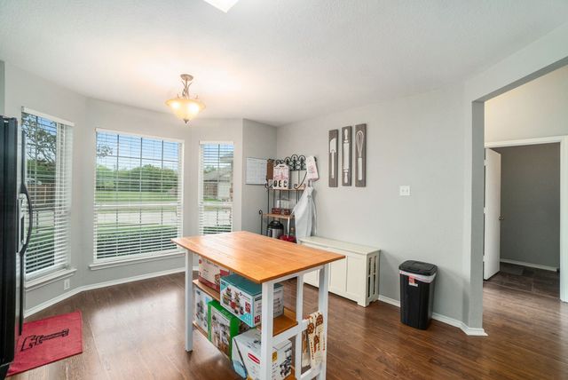 2808 Wakecrest Drive, Fort Worth, TX 76108