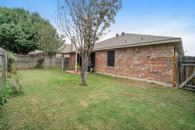 2808 Wakecrest Drive, Fort Worth, TX 76108