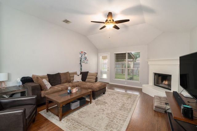 2808 Wakecrest Drive, Fort Worth, TX 76108