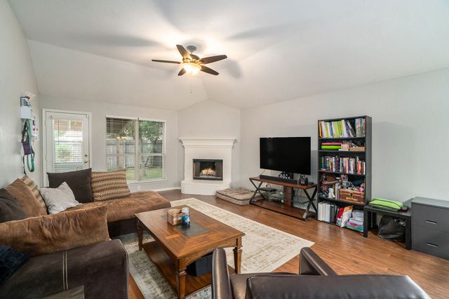 2808 Wakecrest Drive, Fort Worth, TX 76108