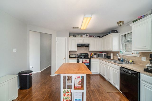 2808 Wakecrest Drive, Fort Worth, TX 76108