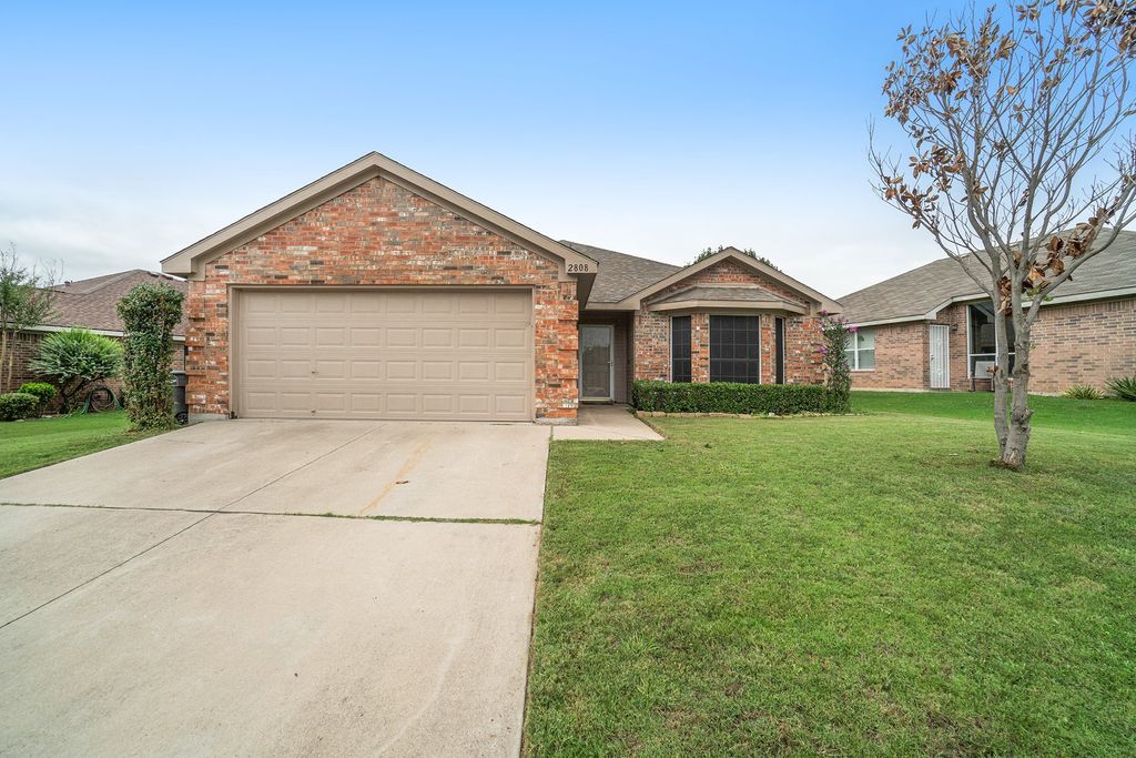 2808 Wakecrest Drive, Fort Worth, TX 76108